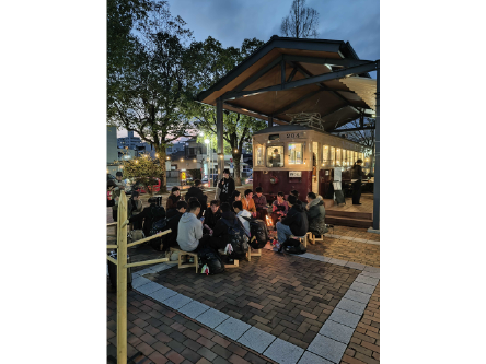駅西口TOMARIGI