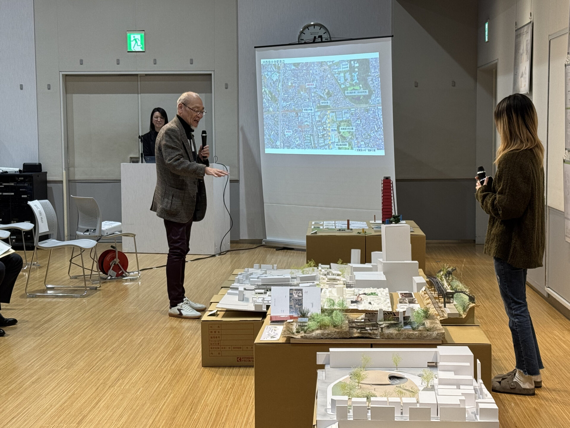 シンポジウム　武蔵野美術大学学生講評